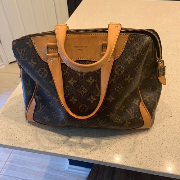 Louis Vuitton purse. - Picture 3 of 8